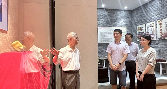 中国人民大学调研组参观德赢VWIN·倪东方艺术博物馆